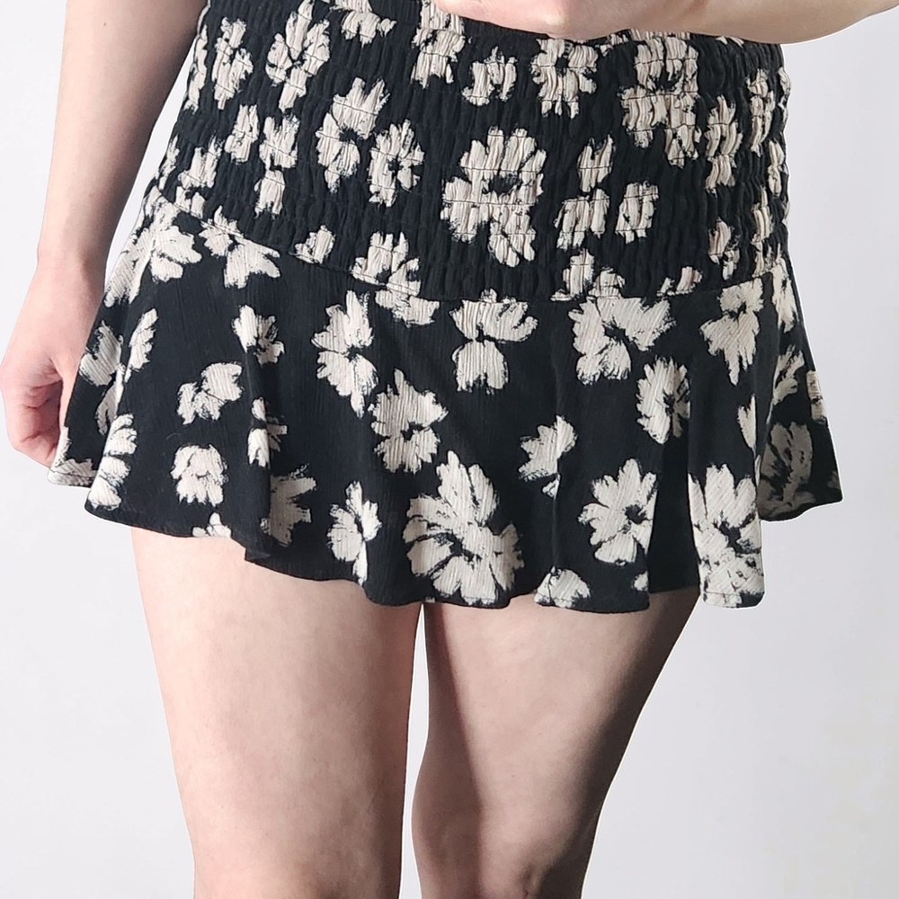 Urban Romantics Skort-Size Medium - Picture 6 of 6